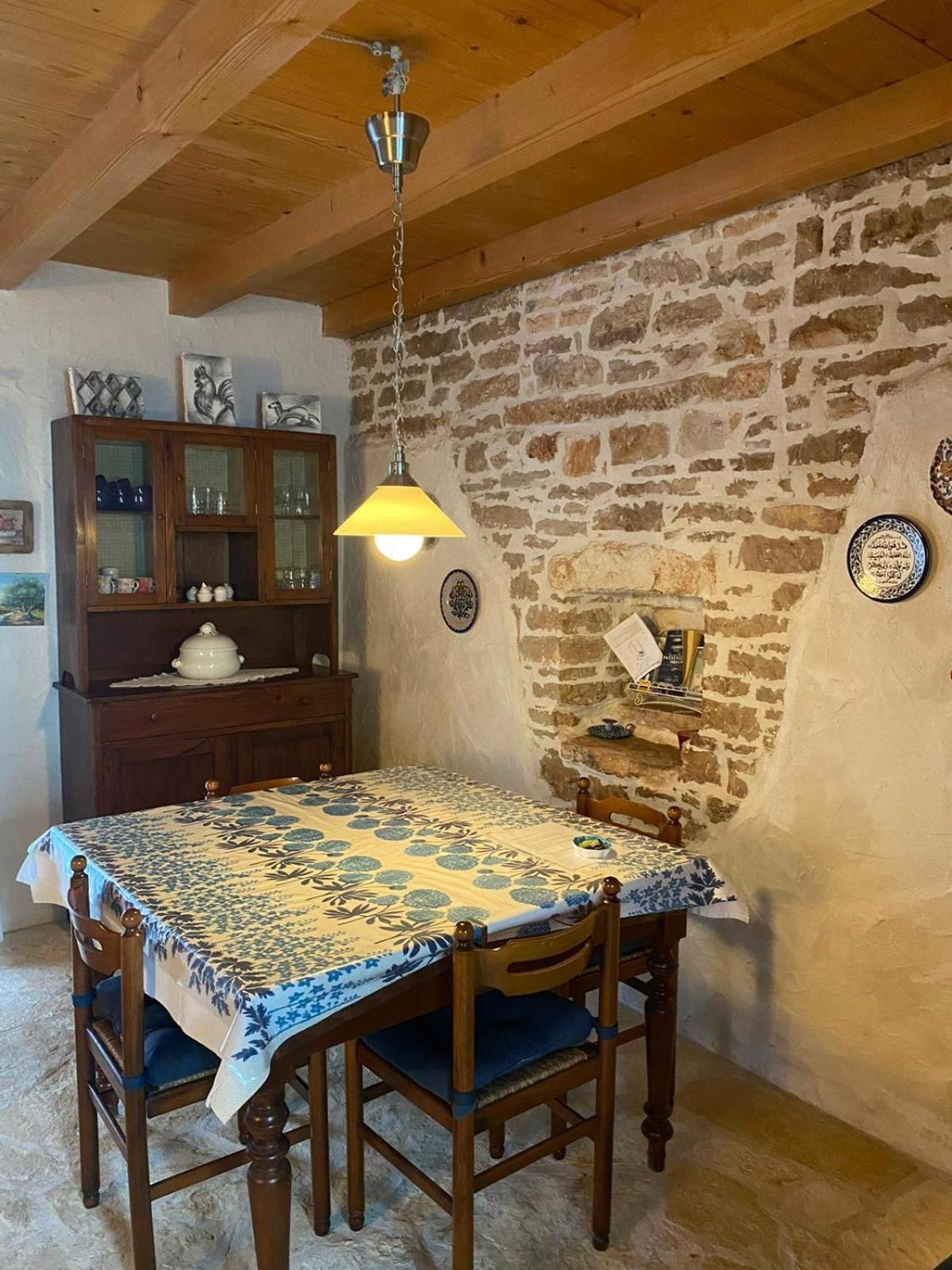 Domos Selene Casa Delle Farfalle Tinjan Exteriör bild