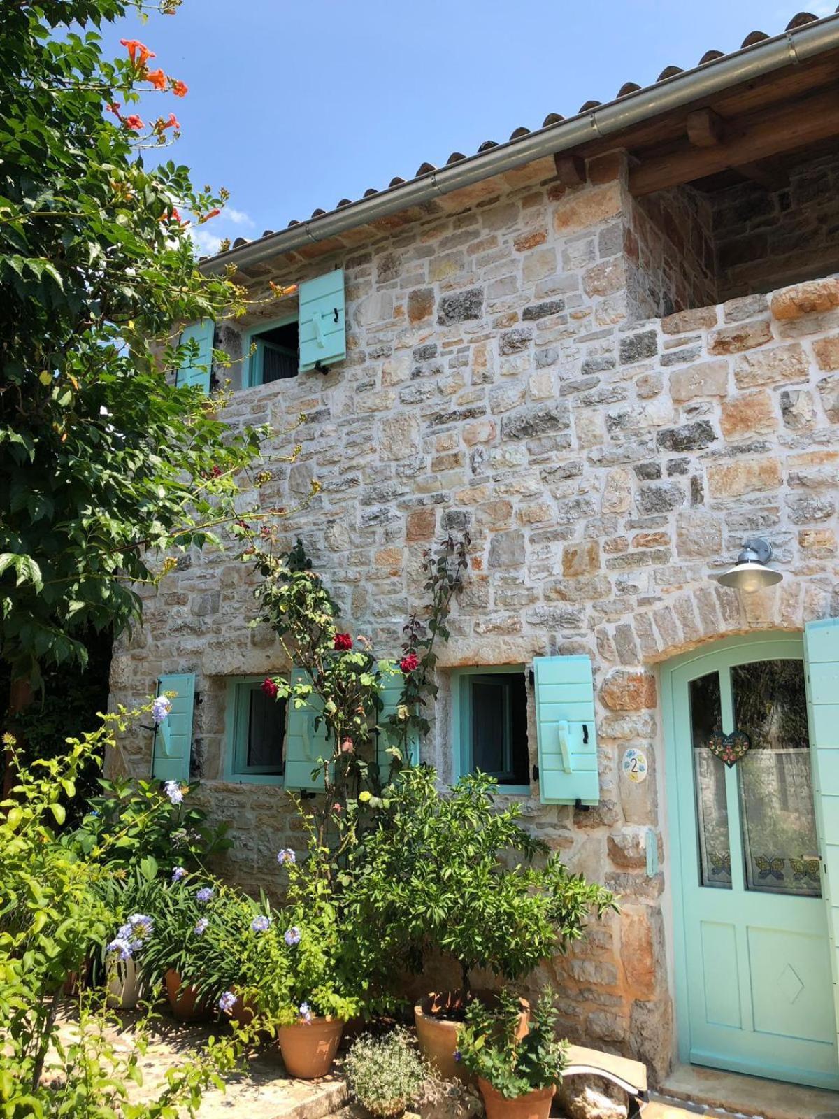 Domos Selene Casa Delle Farfalle Tinjan Exteriör bild