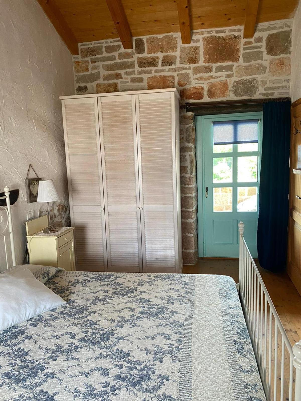 Domos Selene Casa Delle Farfalle Tinjan Exteriör bild