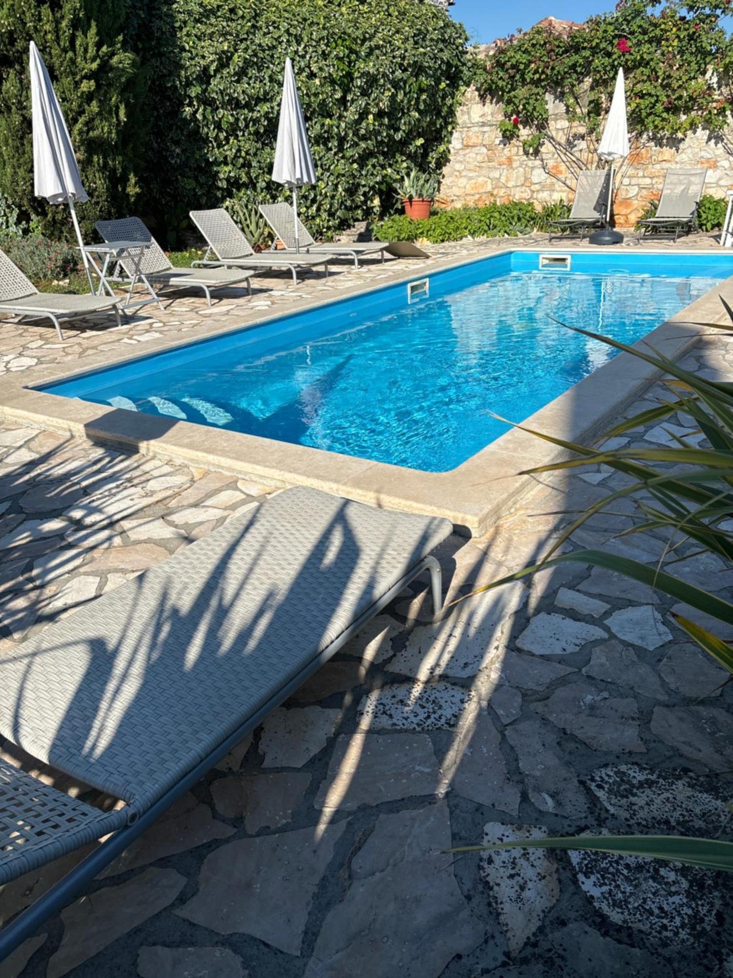 Domos Selene Casa Delle Farfalle Tinjan Exteriör bild